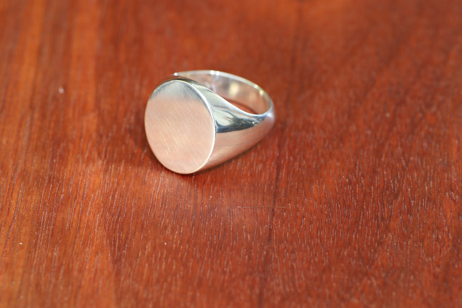 Medium Oval Signet
