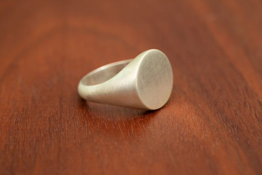 Medium Round Signet