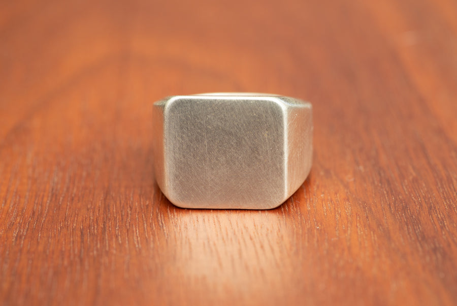 Medium Emerald Signet
