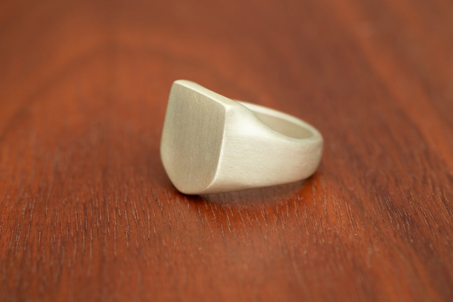Medium Shield Signet
