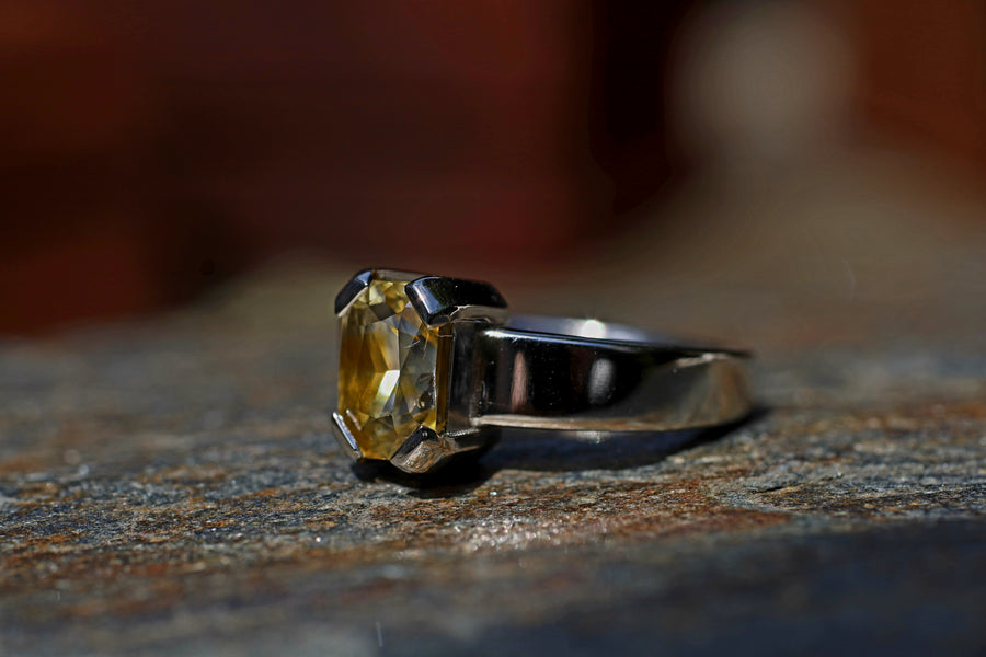 3.08ct Bi-colour Yellow Sapphire in Platnium ring