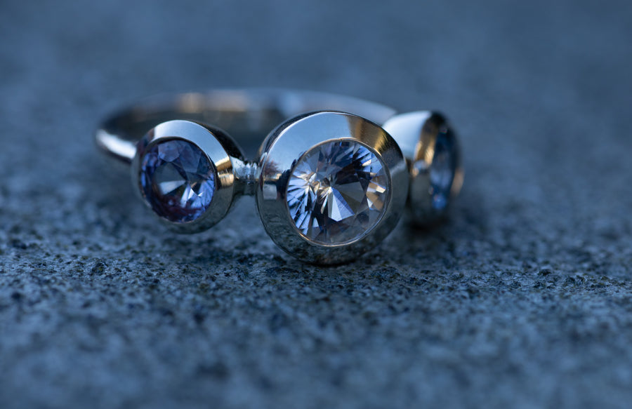 1ct White Sapphire with 2 Blue Sapphires in 9ct White Gold