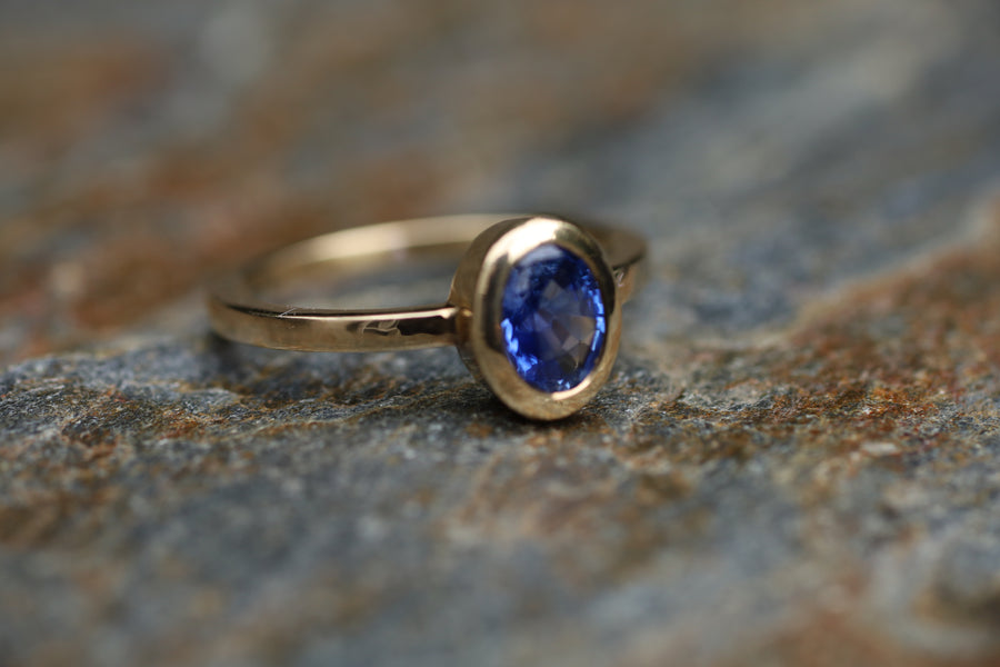 1.21ct Oval Sapphire in 9ct Gold Ring