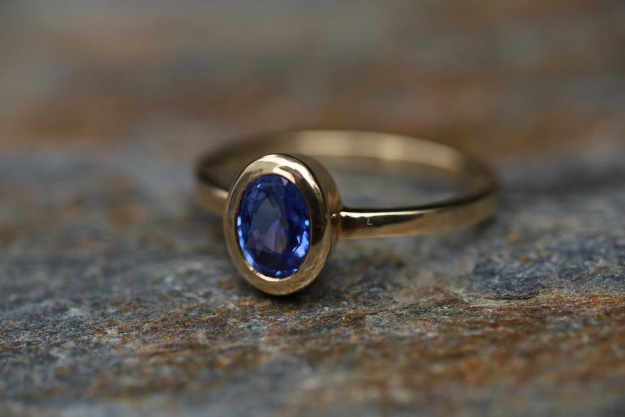 1.21ct Oval Sapphire in 9ct Gold Ring