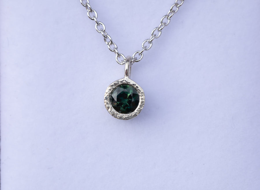 1.03ct Sapphire Necklace in 9ct White Gold