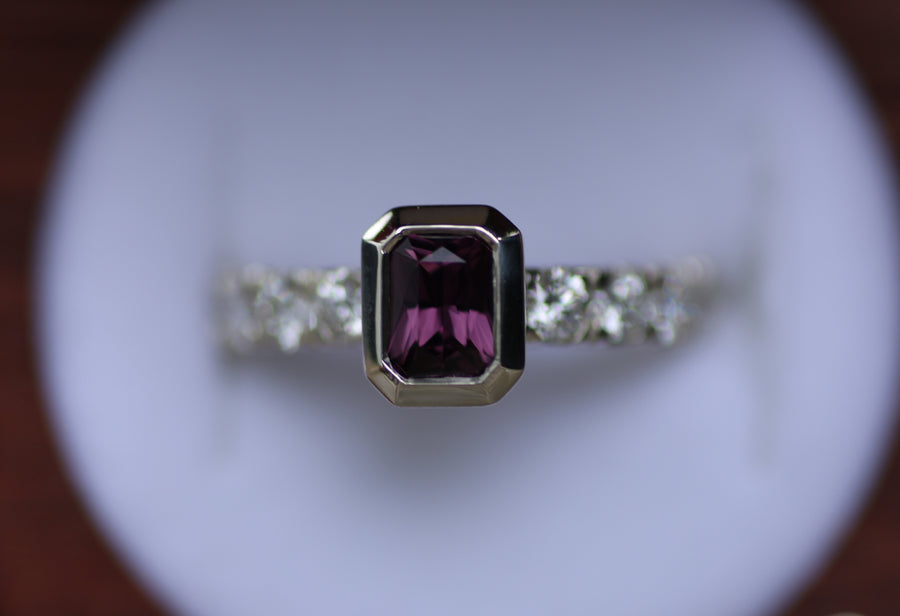 1ct Reddish-purple Sapphire Ring