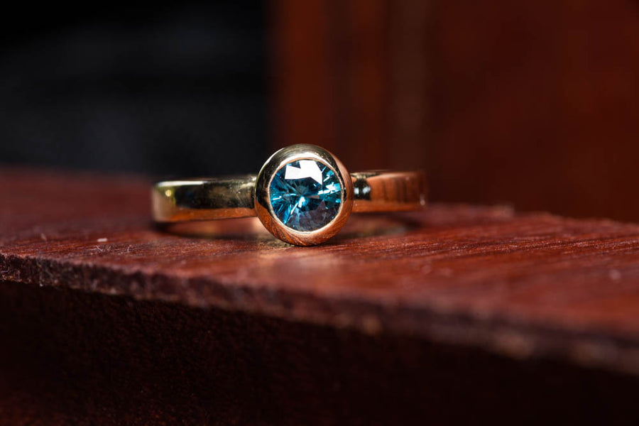 0.64ct Blue Sapphire in 9ct Yellow Gold Ring