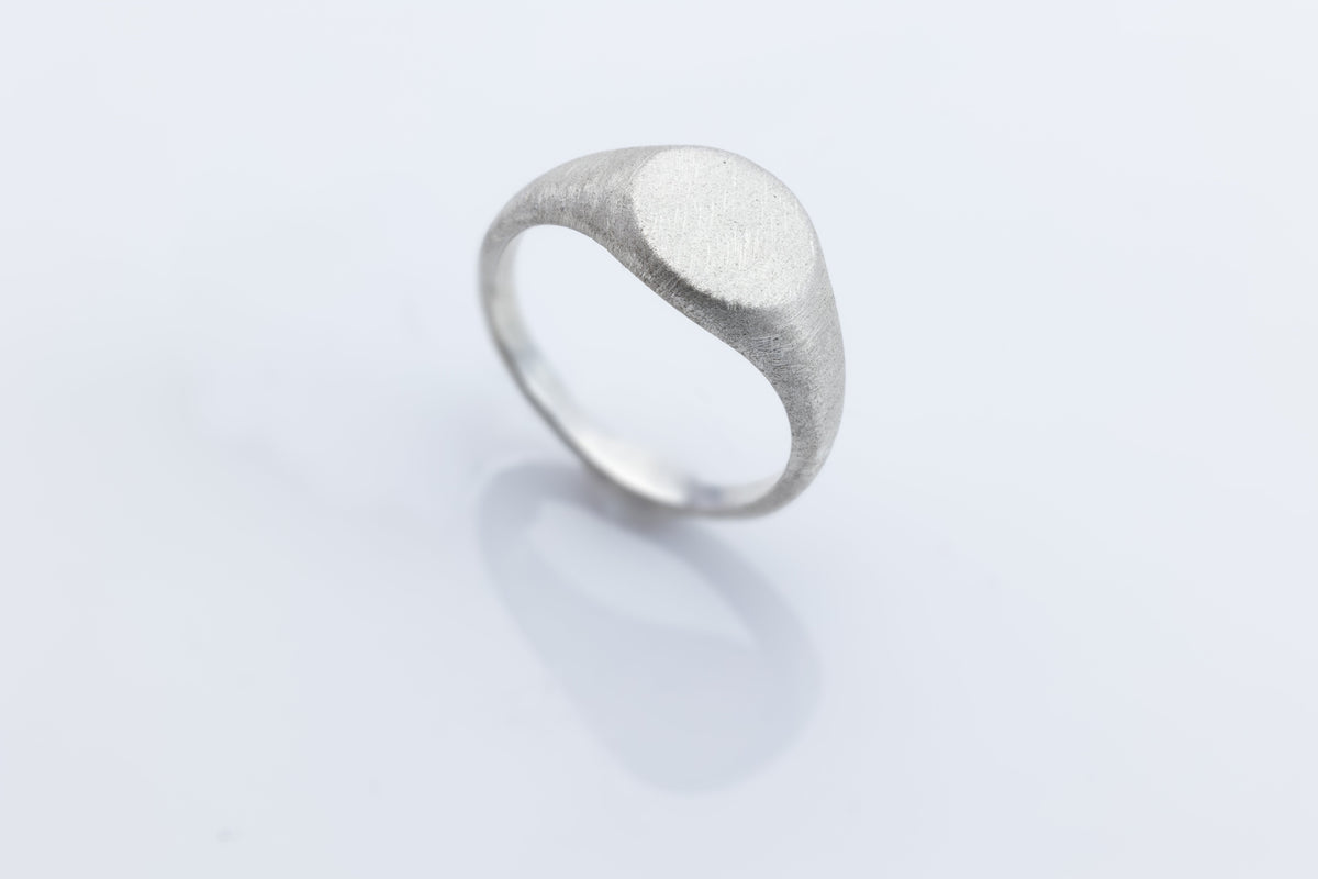 Small Round Signet – Jewellery By Design NZ